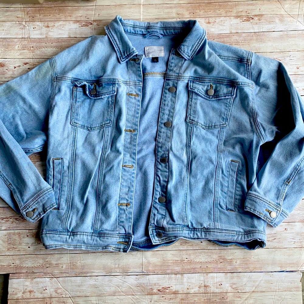 Universal thread light denim distressed jacket XL